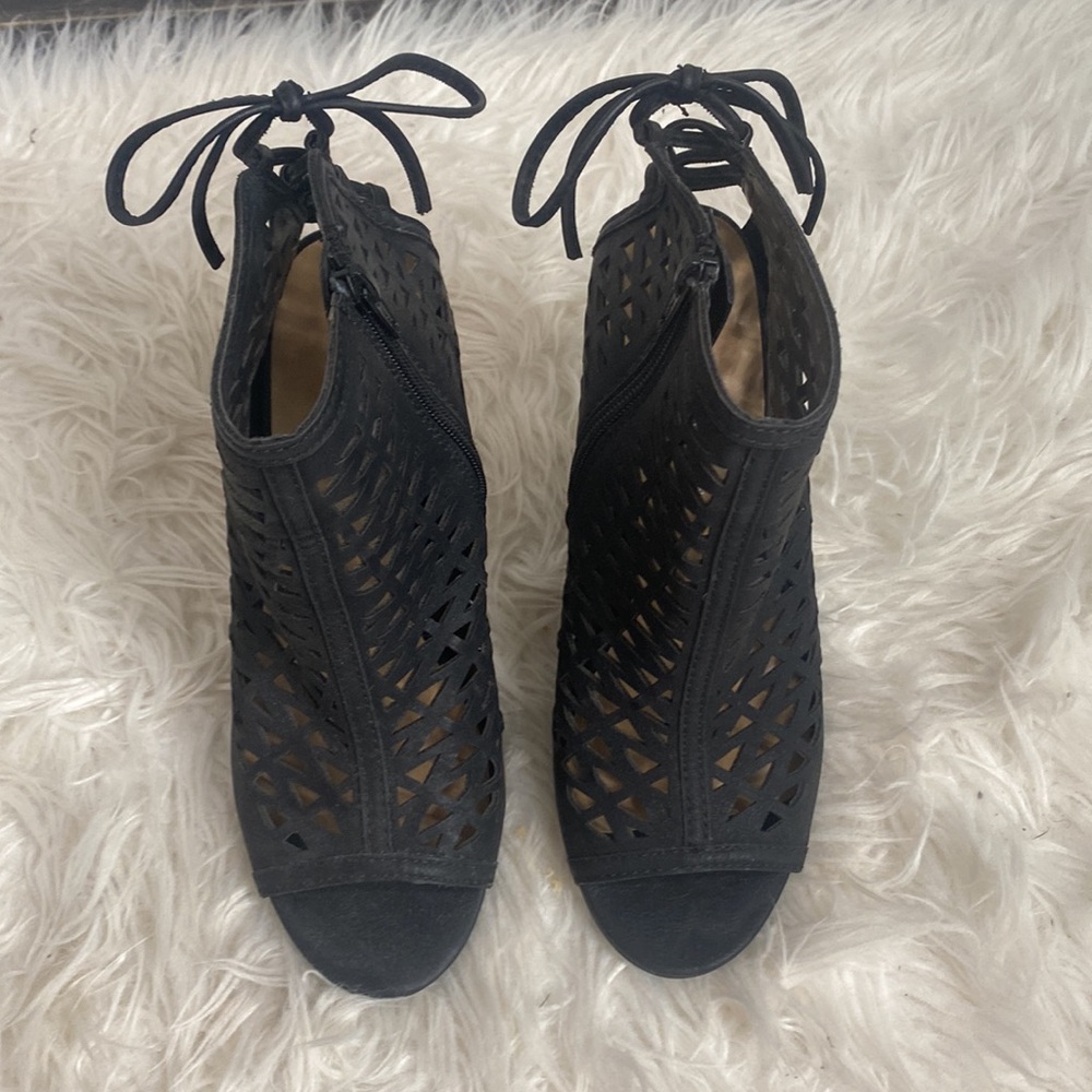 LAUREN CONRAD WOMEN’S GHILLE BLACK DRESS SHOE - Picture 2 of 8